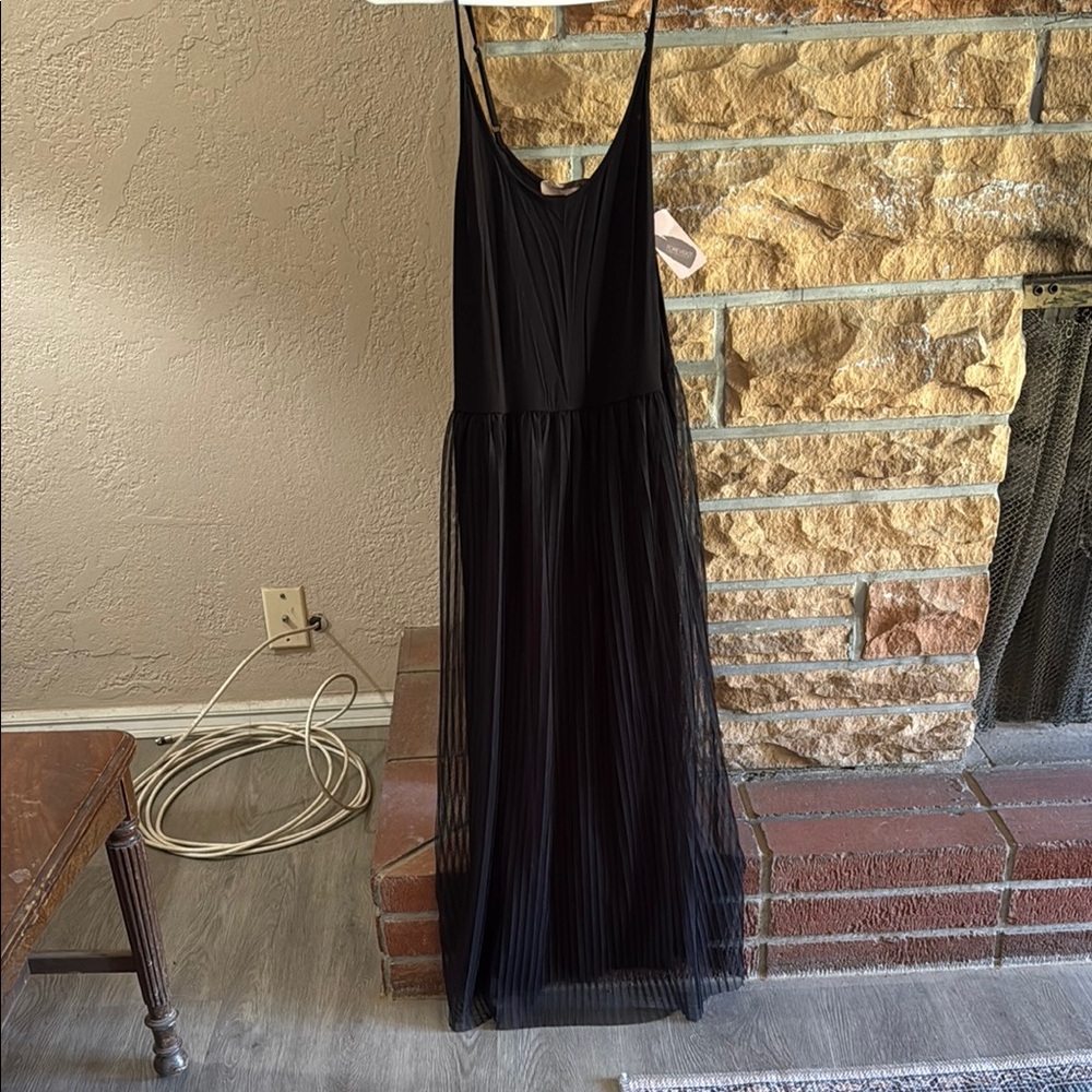 Black Sleeveless Dress